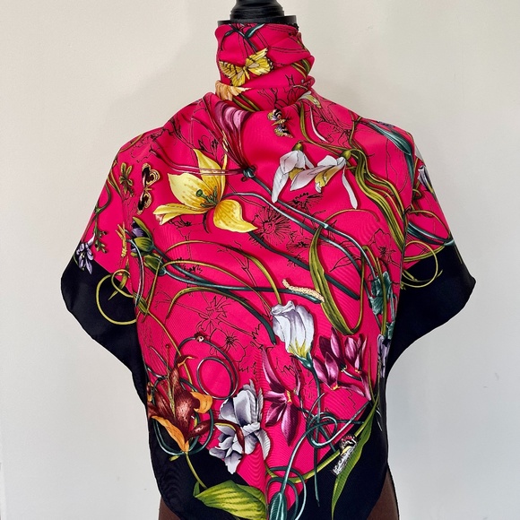 New Gucci Scarf Flora Infinity Print Silk Scarf Wrap with Gucci Gift Box - Picture 13 of 13